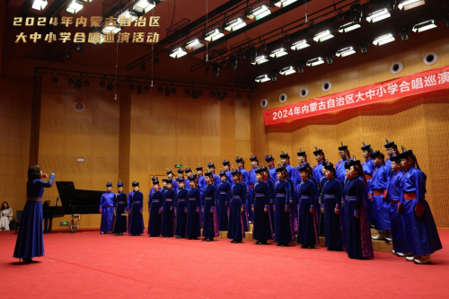 呼和浩特民族學院“奈日樂”合唱團參加全區大中小學合唱團巡演活動